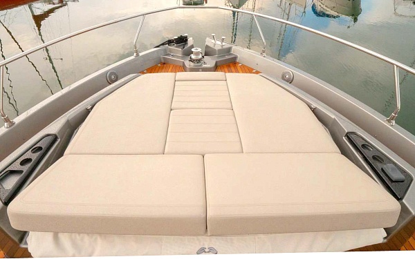 Продается моторная яхта с флайбриджем CRANCHI E52S